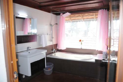Hotel Black Beach Resort