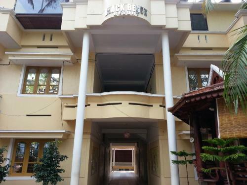 Hotel Black Beach Resort