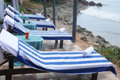 Hotel Black Beach Resort