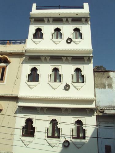 Hostal Mewar Avenue Guest House
