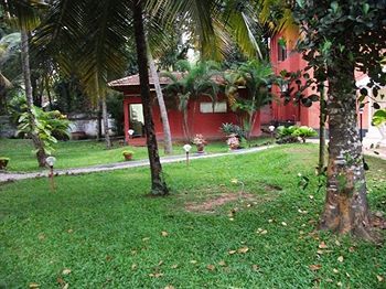 Hostal Cliff Garden Beach Resort