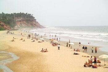 Hostal Cliff Garden Beach Resort