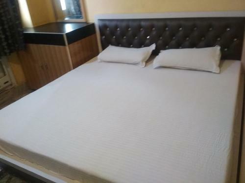Hostal Leela Guest House