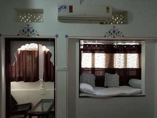 Hostal The Royal Lake View Villa