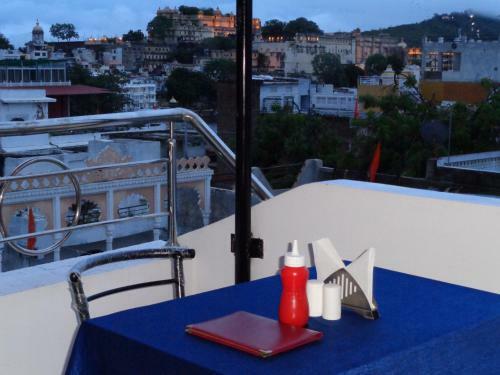 Hostal The Royal Lake View Villa