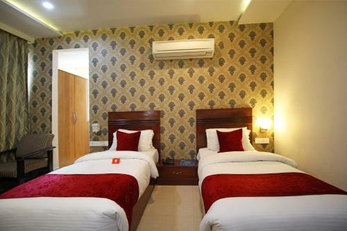 Capital O 4535 Hotel Uma Palace