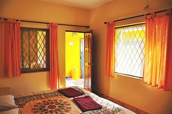 Hostal Yellow House