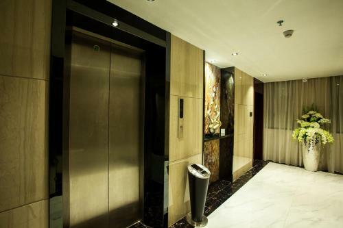 Wanfu Century Hotel