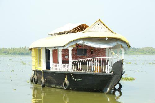 Marari Houseboat