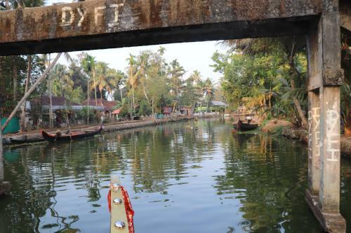 Marari Houseboat