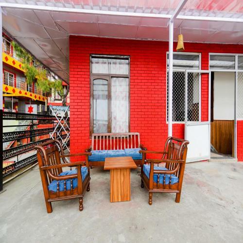 Bed & Breakfast New Varuni House