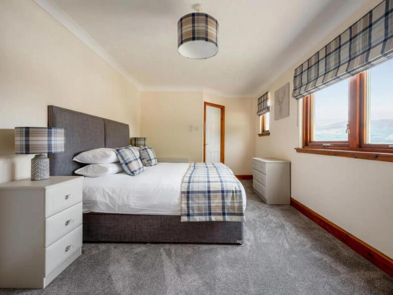 Hotel Loch Ness Clansman