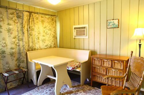Swiss Chalets Motel