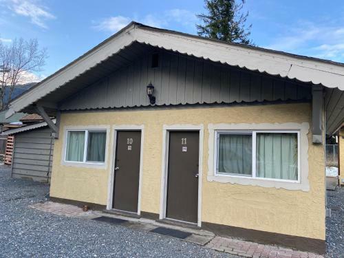 Swiss Chalets Motel