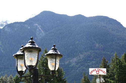 Swiss Chalets Motel