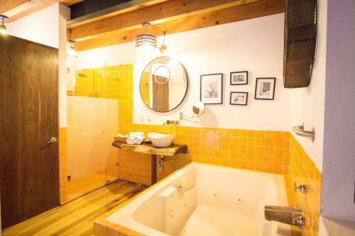 Hotel Mes�n De Leyendas Downtown & Garden