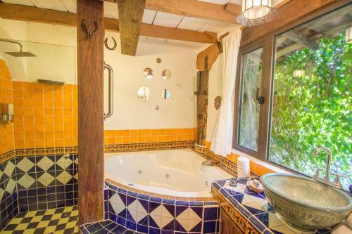 Hotel Mes�n De Leyendas Downtown & Garden