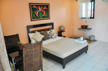 Hotel Lazea Tagaytay Inn
