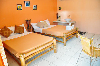 Hotel Lazea Tagaytay Inn