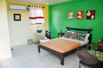 Hotel Lazea Tagaytay Inn