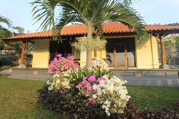 Hotel Taman Ujung Villa