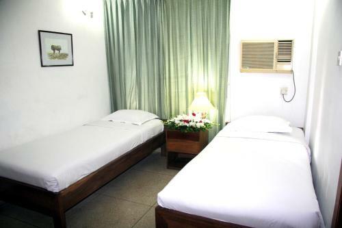 White House Hotel