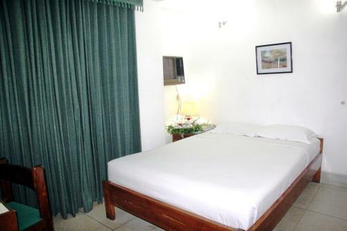 White House Hotel