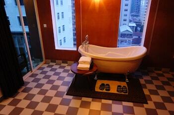 V Hotel Phnom Penh
