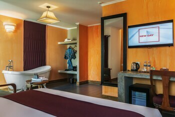 V Hotel Phnom Penh