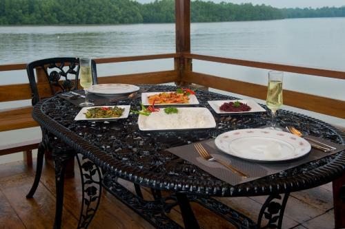 Okvin River Villa