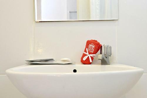 Hotel Zen Rooms Basic Tangerang Aeropolis