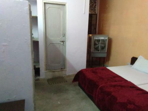 Hostal Khandela Paying Guesthouse