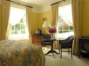 Ross Lake House Hotel