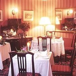 Ross Lake House Hotel