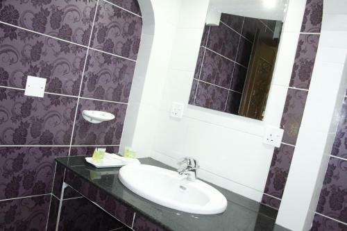 Riyam Hotel