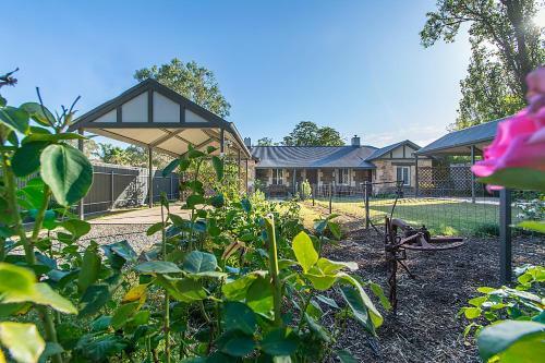 Villa Stoneleigh Cottage Bed And Breakfast