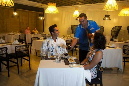 Hotel Taumeasina Island Resort