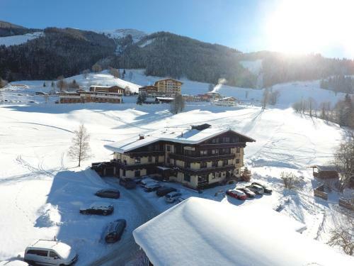 Ski In Ski Out Hotel Unterellmau