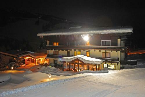 Ski In Ski Out Hotel Unterellmau