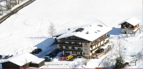 Ski In Ski Out Hotel Unterellmau