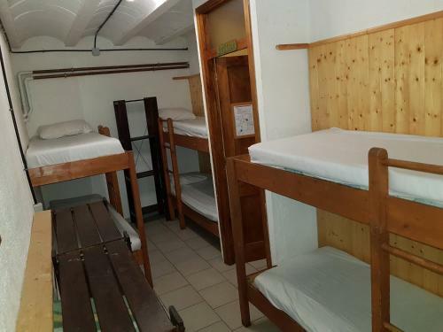Albergue Col�nies Cad�