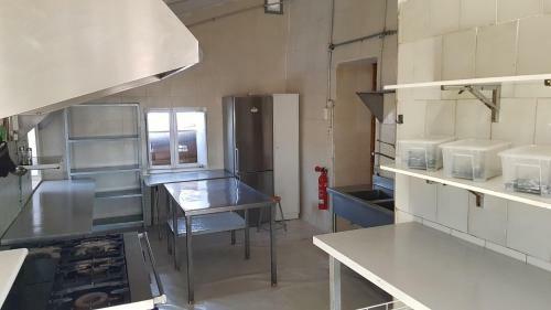 Albergue Col�nies Cad�