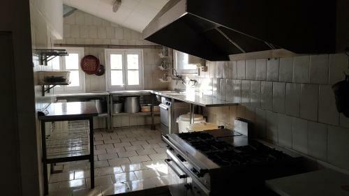Albergue Col�nies Cad�