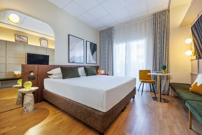 Hotel Charlie In Pesaro