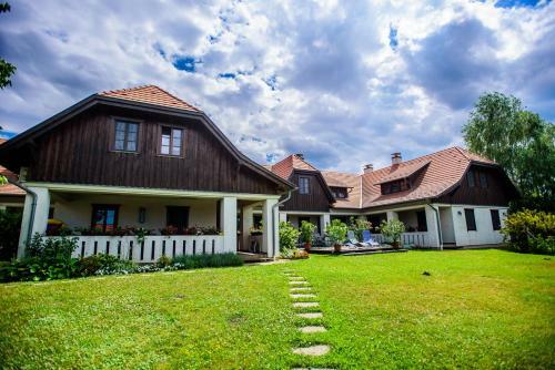 T�reki Apartments
