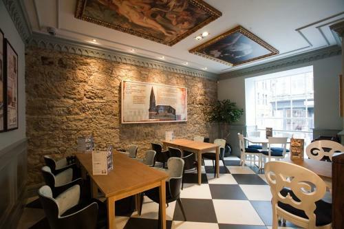 Hotel The Guildhall And Linen Exchange Wetherspoon