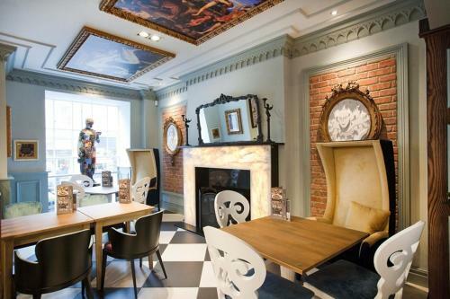 Hotel The Guildhall And Linen Exchange Wetherspoon