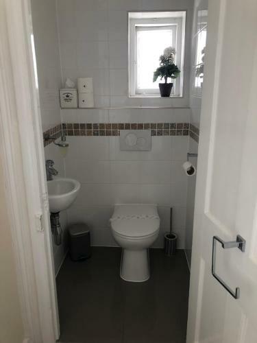 Hostal Broadway House Luxury Serviced Rooms