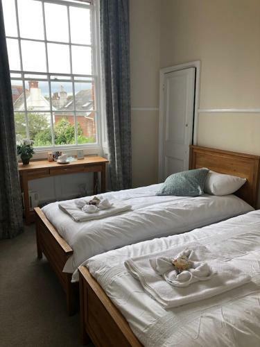 Hostal Broadway House Luxury Serviced Rooms