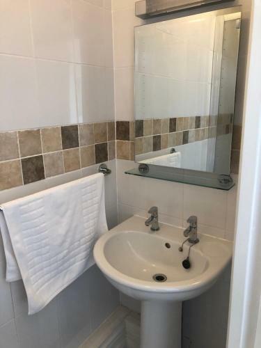 Hostal Broadway House Luxury Serviced Rooms